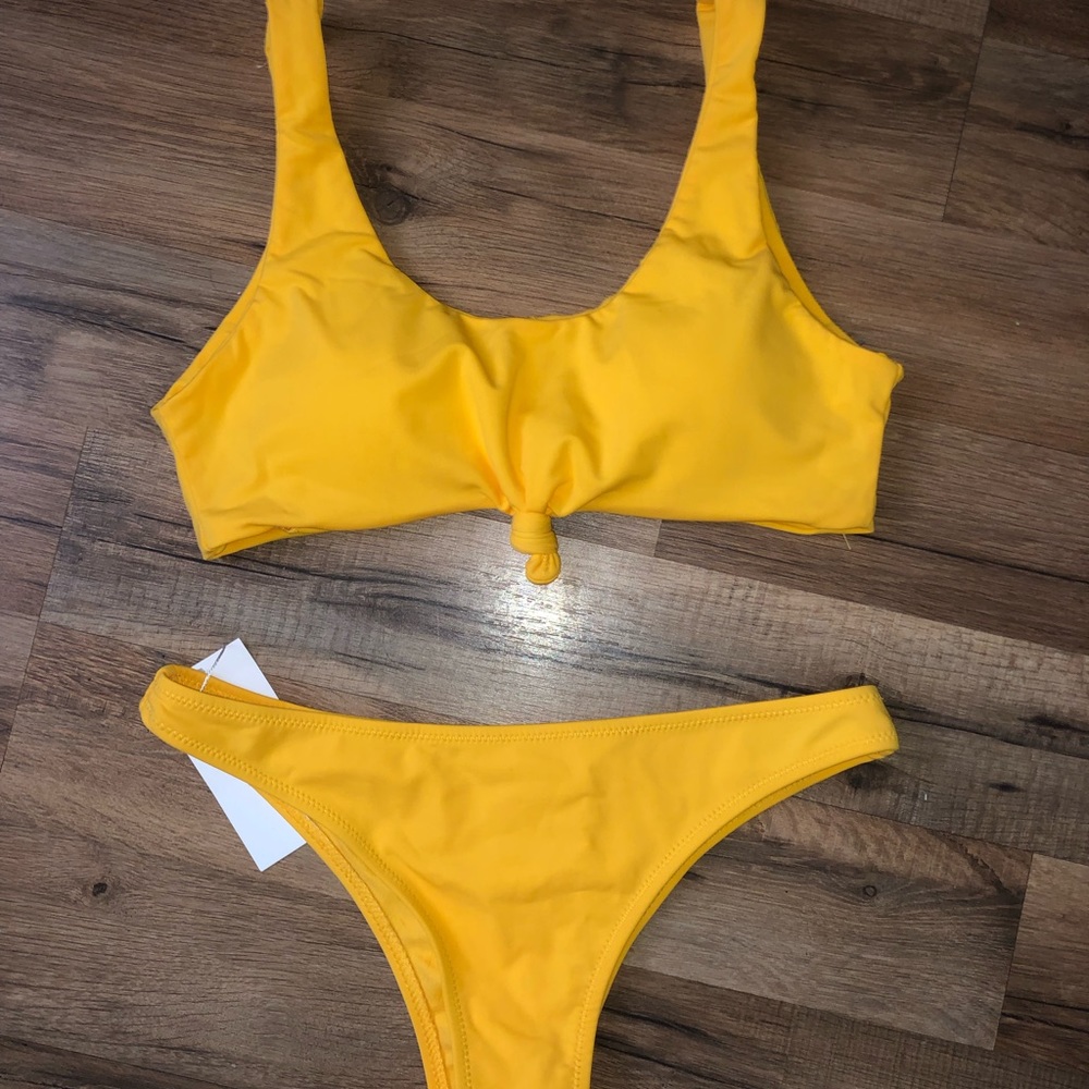 Yellow knotted bikini - Picture 2 of 6